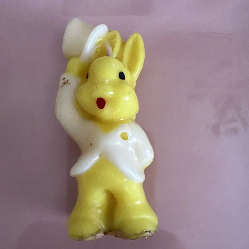 Vintage Gurley Candle Co Yellow Rabbits  Top Hats, Lot of 5, Unburned 3.5 Inch